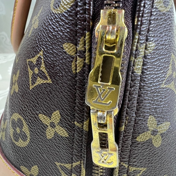 Vuitton Handbag w/multiple repairs READ FULL desc - Picture 14 of 15